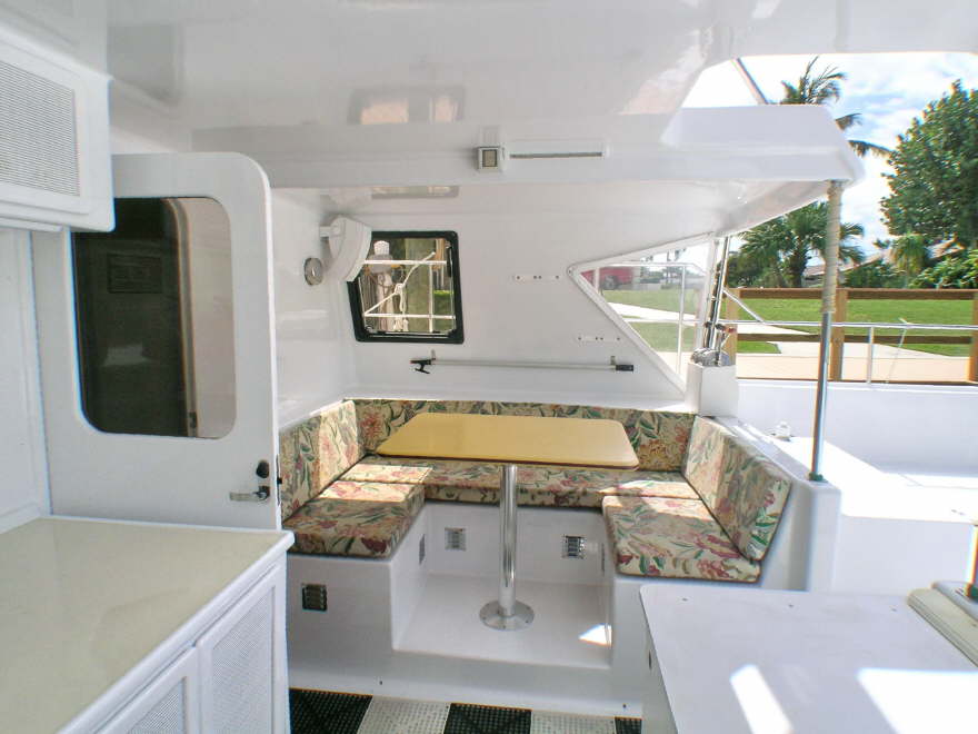 Stern Dinette